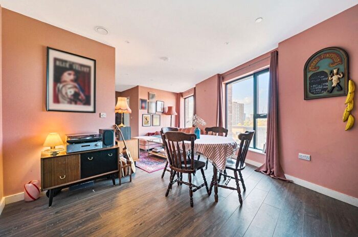 2 Bedroom Flat For Sale In Headwater Point, Dipper Drive, London, E3