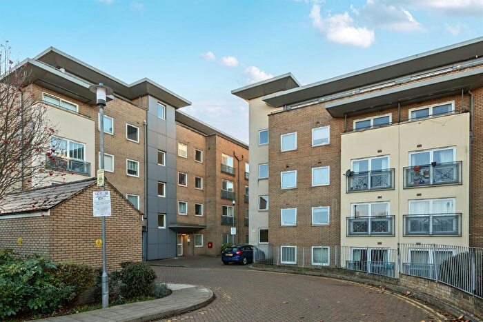 1 Bedroom Flat For Sale In Cline Road, London, N11
