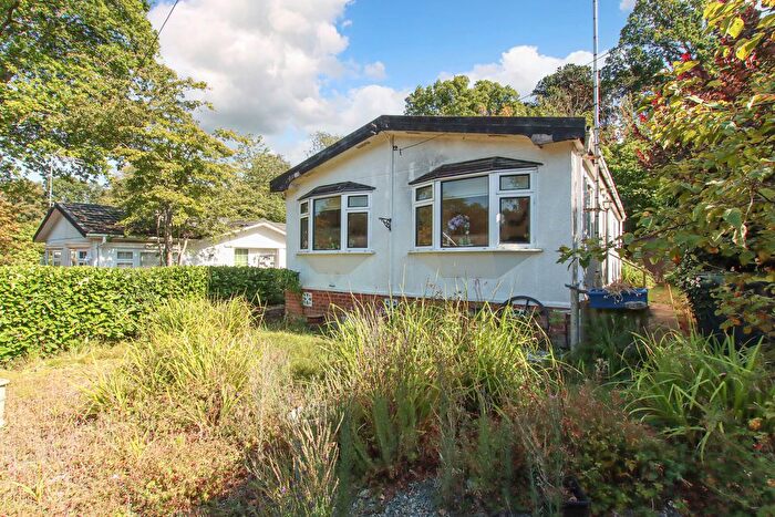 2 Bedroom Park Home For Sale In Beech Park, Chesham Road, Wigginton, Tring, HP23