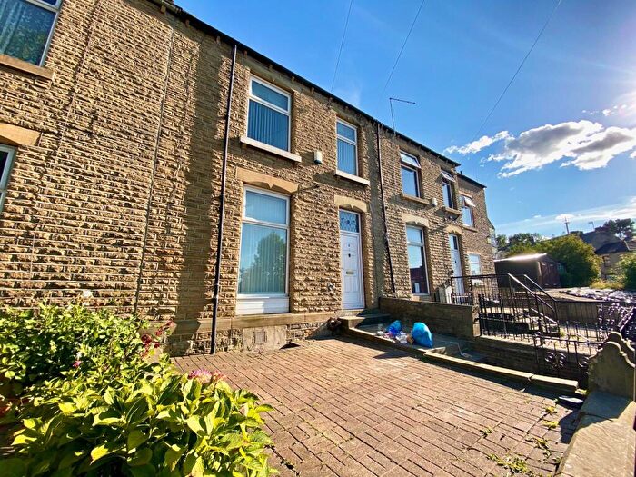 3 Bedroom House To Rent In Elm Street, Huddersfield, HD4