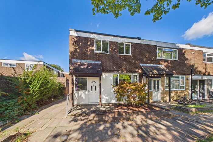 4 Bedroom End Of Terrace House For Sale In Chaucer Road, Farnborough, Hampshire, GU14