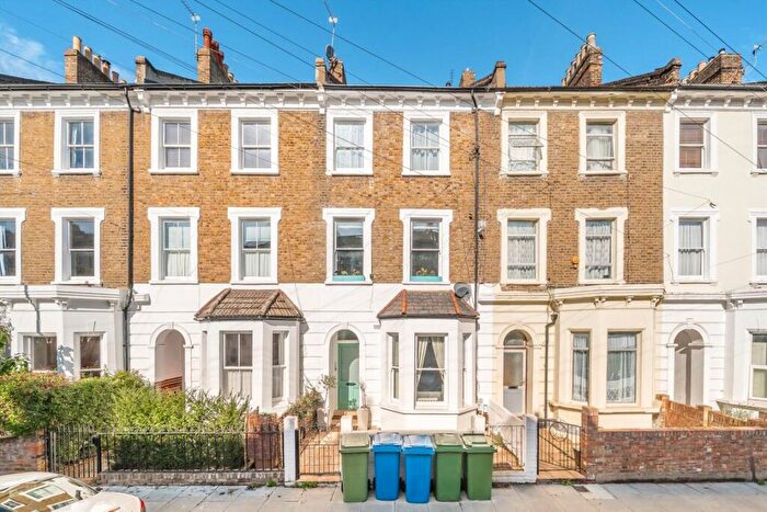 2 Bedroom Flat For Sale In Maude Road, Peckham, SE5