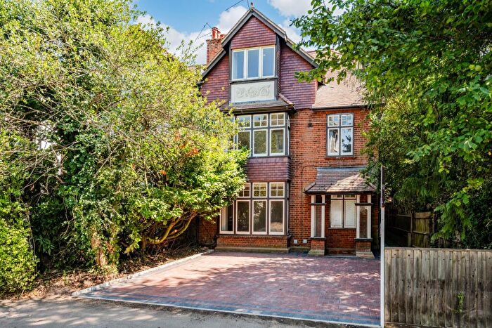2 Bedroom Flat For Sale In Worple Road, Epsom, KT18