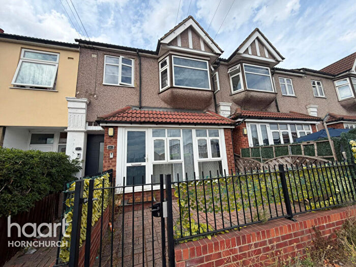 2 Bedroom Apartment To Rent In Hornchurch Road, Hornchurch, RM11