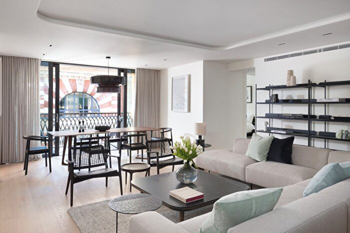 2 Bedroom Flat For Sale In Aybrook Street, London, W1U