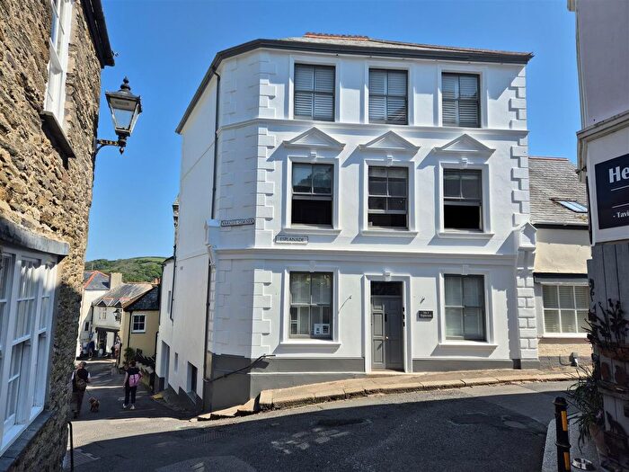 2 Bedroom Flat For Sale In Esplanade, Fowey, PL23