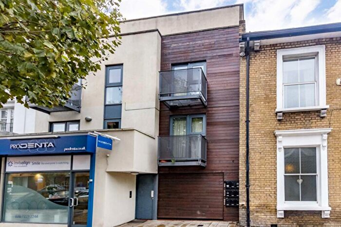 2 Bedroom Flat To Rent In St. John's Hill, Battersea, SW11