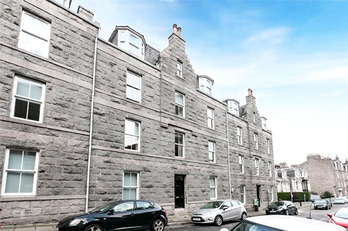 2 Bedroom Flat To Rent In Gilcomston Park, Aberdeen, AB25