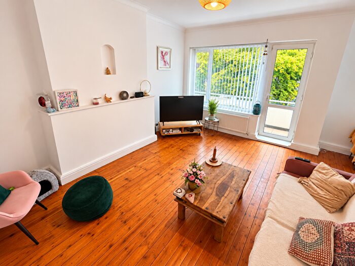 2 Bedroom Maisonette To Rent In Otley Road, Leeds, West Yorkshire, LS16