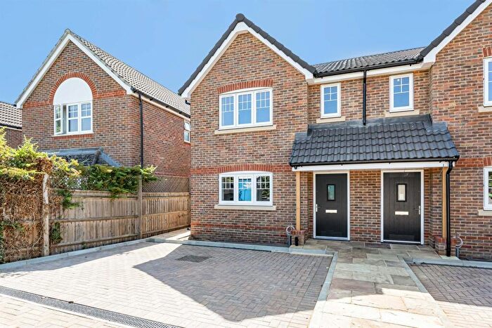 3 Bedroom Semi-Detached House For Sale In Orchard Grove, Caversham, Reading, RG4