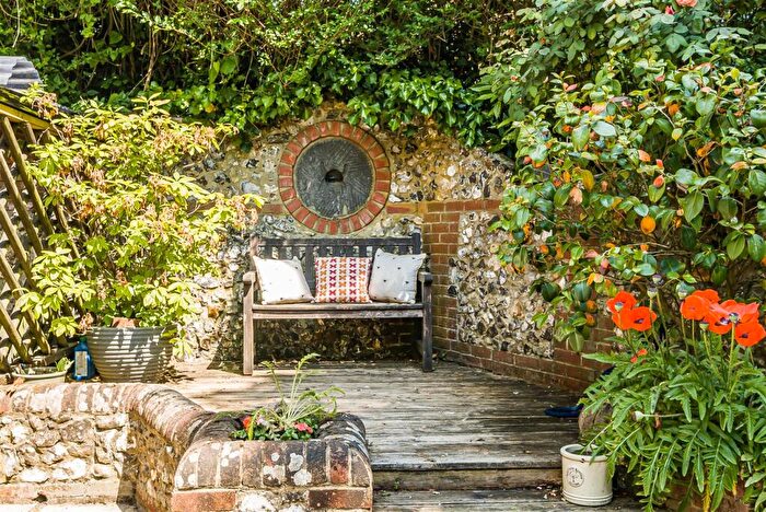 4 Bedroom Cottage For Sale In Old Mill Lane, Lovedean, Waterlooville, PO8
