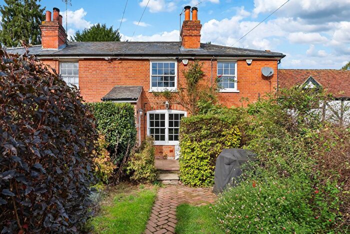 2 Bedroom Cottage For Sale In Overton Cottages, Cookham Dean, SL6