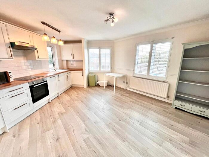 1 Bedroom Apartment To Rent In Lundy Close, Southend-on-Sea, Essex, SS2