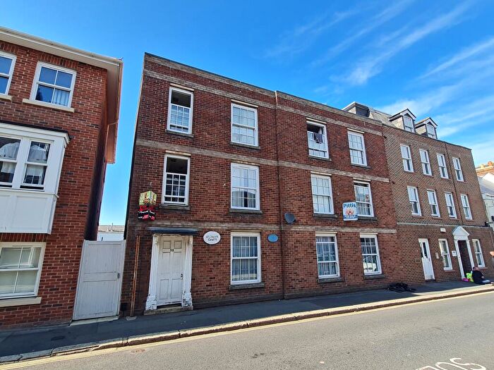 Flat To Rent In Lugley Street | Central Newport, PO30