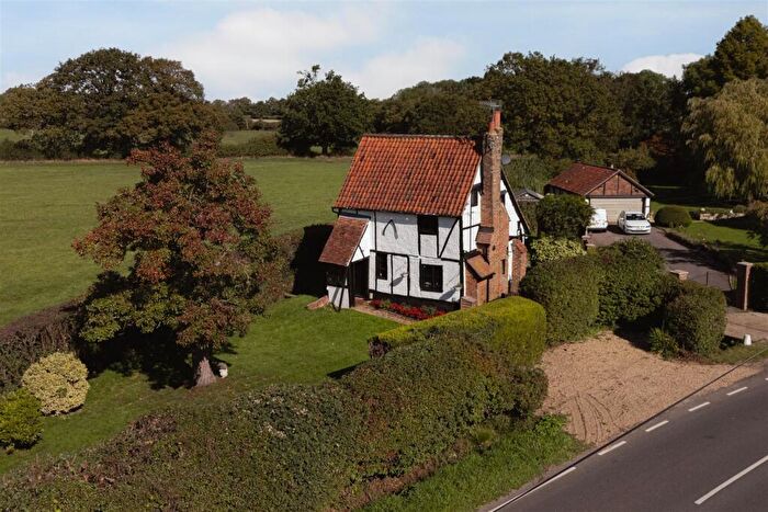 3 Bedroom Detached House To Rent In Cross Oak Lane, Redhill, RH1