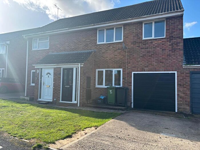 3 Bedroom Semi-Detached House To Rent In Wakefield Close, Freshbrook, Swindon, SN5