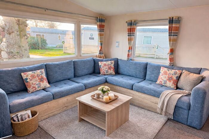 3 Bedroom Mobile/park Home For Sale In Carlton Meres Holiday Park, Rendham Rd Saxmundham, IP17