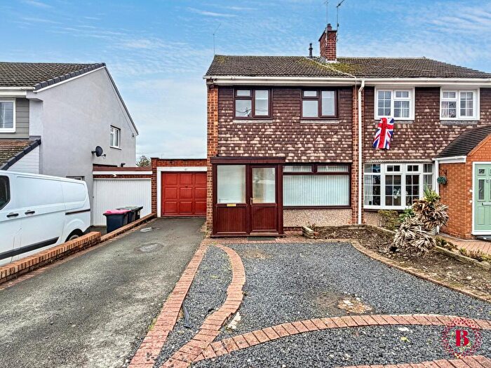 3 Bedroom Semi-Detached House For Sale In Chaytor Road, Polesworth, B78