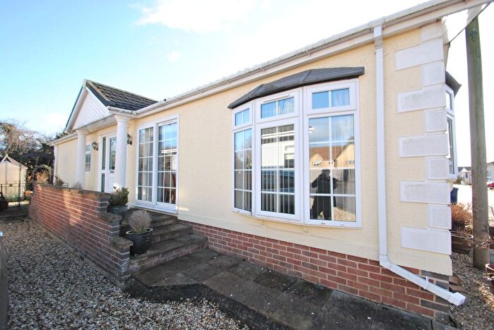 3 Bedroom Mobile/park Home For Sale In Long Furlong Park, Gotherington, Cheltenham, GL52