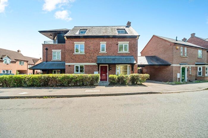 4 Bedroom Semi-Detached House To Rent In Southland Drive, Bletchley, MK2