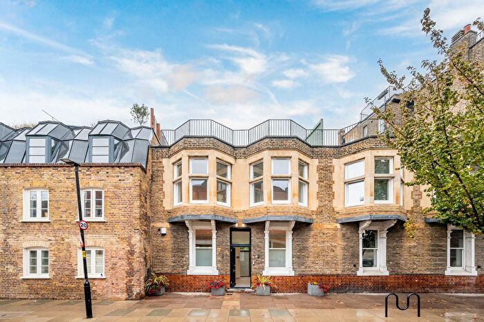 2 Bedroom Terraced House To Rent In Northington Street, Bloomsbury, London, WC1N