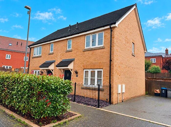 3 Bedroom Semi-Detached House For Sale In Barn Owl Way, Whitfield, CT16