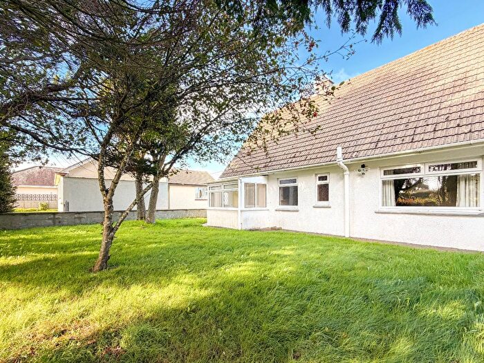3 Bedroom Detached Bungalow For Sale In Leedstown, Spacious Home With Potential, TR27