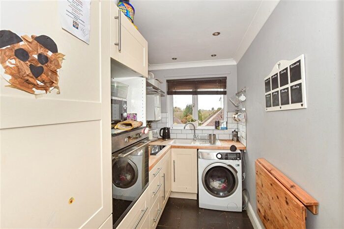 2 Bedroom Flat For Sale In Crowborough Hill, Crowborough, East Sussex, TN6