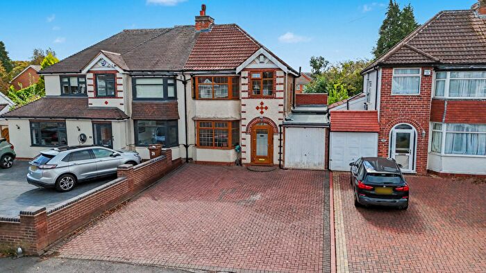3 Bedroom Semi-Detached House For Sale In Colebrook Road, Shirley, Solihull, B90