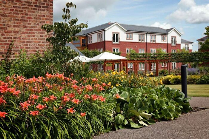 1 Bedroom Flat To Rent In Apt, Boughton Hall Filkins Lane, Chester -, CH3