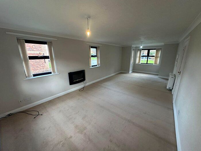 2 Bedroom Flat To Rent In Kilnwick Court, DL7