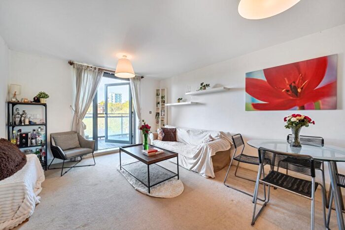 2 Bedroom Flat To Rent In Eluna Apartments, Wapping Lane, London, E1W