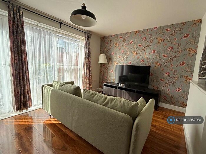3 Bedroom Terraced House To Rent In Markfield Avenue, Manchester, M13