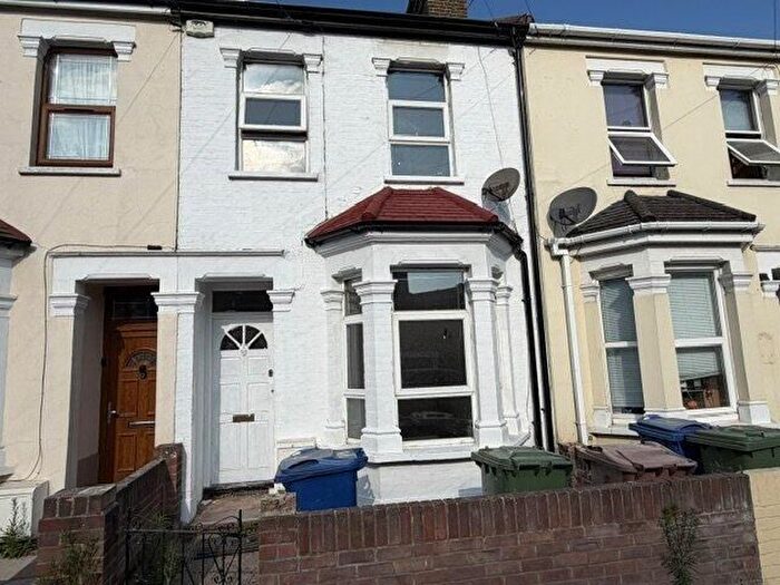 4 Bedroom Terraced House To Rent In Bradbourne Road, Grays, RM17
