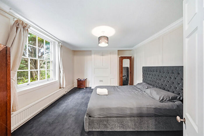 4 Bedroom Manor House To Rent In Belle View, Gews Corner, Cheshunt, Hertfordshire, EN8