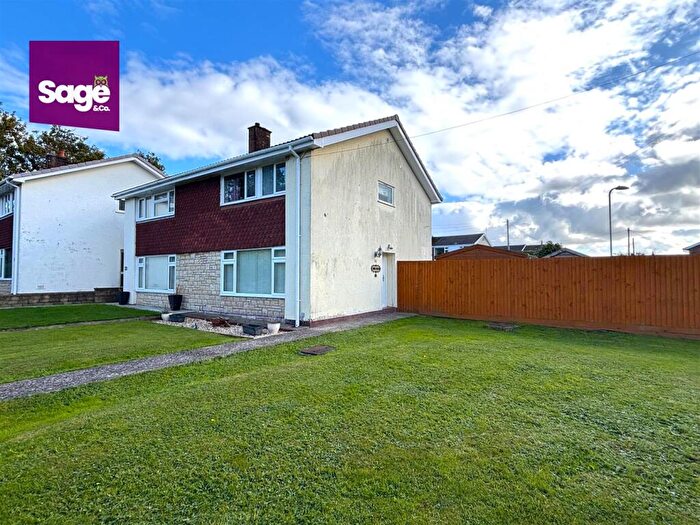 3 Bedroom Semi-Detached House For Sale In Pettingale Road, Croesyceiliog, Cwmbran, NP44