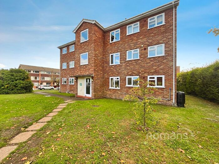 2 Bedroom Flat For Sale In Guildford Road, Farnham, Surrey, GU9