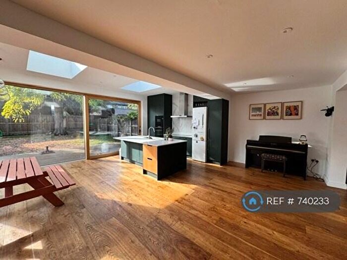 3 Bedroom End Of Terrace House To Rent In Spindrift Avenue, London, E14