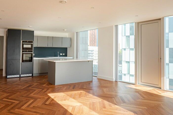 2 Bedroom Apartment To Rent In Deansgate, Manchester, M15