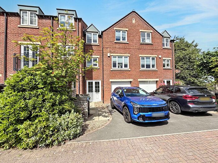 4 Bedroom Town House For Sale In Lambton View, Rainton Gate, Houghton Le Spring, DH4