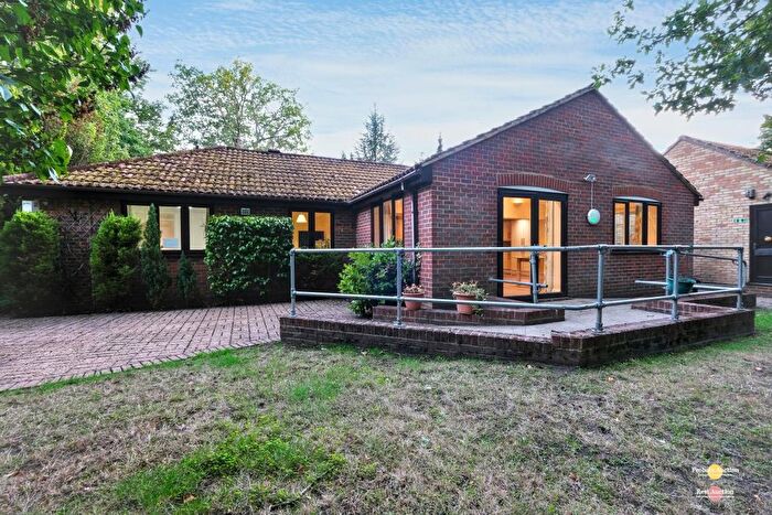 3 Bedroom Detached Bungalow For Sale In Holmbury Avenue, Crowthorne, Berkshire, RG45