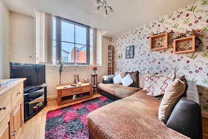 2 Bedroom Flat For Sale In The Chimney, Leicester, Leicestershire, LE1