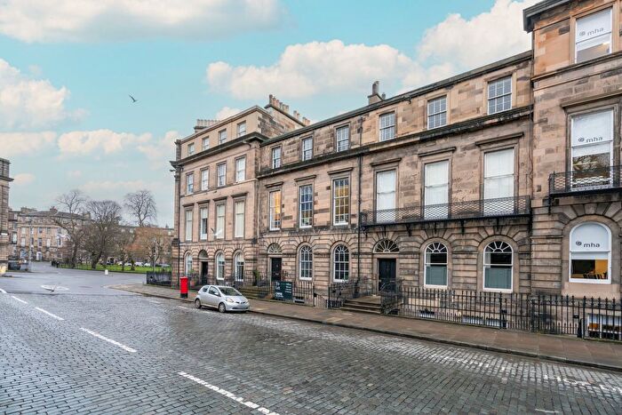 2 Bedroom Flat To Rent In St Colme Street, City Centre, Edinburgh, EH3