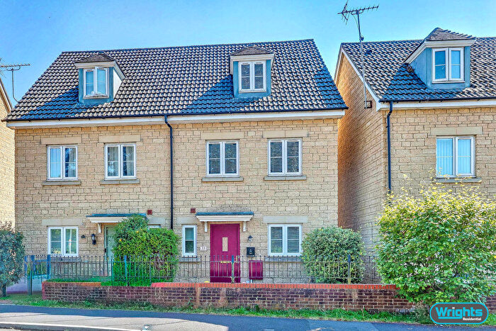 4 Bedroom Semi-Detached House For Sale In Suffolk Road, Westbury, BA13