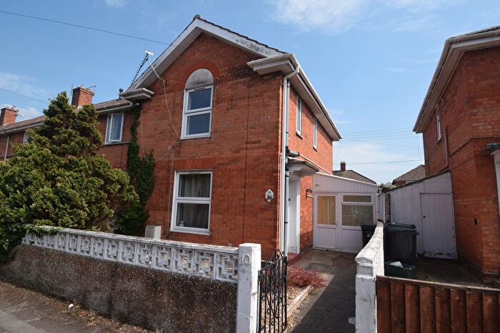 3 Bedroom End Of Terrace House For Sale In Berrydale Avenue, Bridgwater, TA6