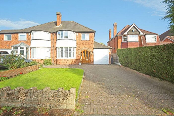 3 Bedroom Semi-Detached House For Sale In Beechwood Park Road, Solihull, B91