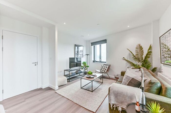 3 Bedroom Flat To Rent In No. College Road, Croydon, CR0