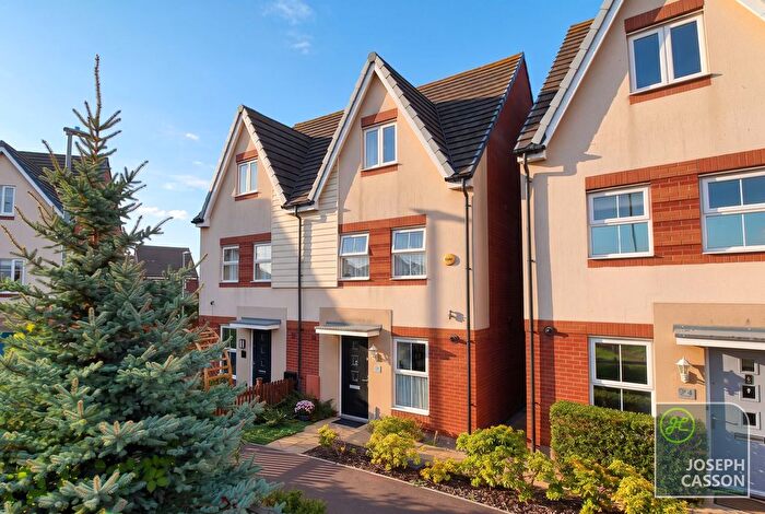 3 Bedroom Semi-Detached House For Sale In Kings Walk, Bridgwater, TA6