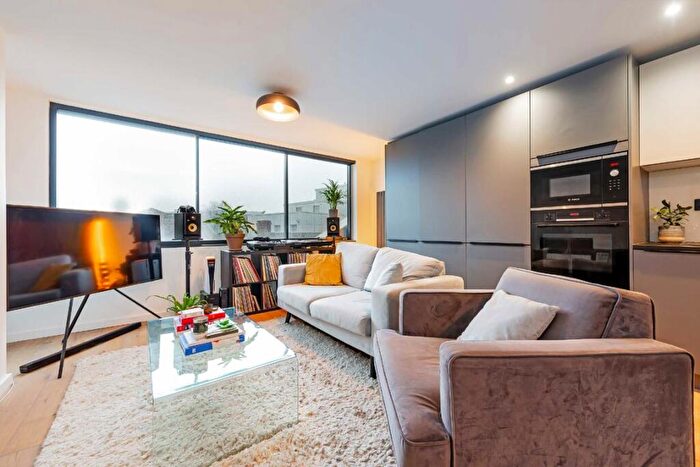 1 Bedroom Flat To Rent In Wick Road, Hackney, E9