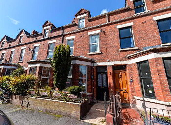 5 Bedroom Mid Terraced House To Rent In Haypark Avenue, Belfast, BT7